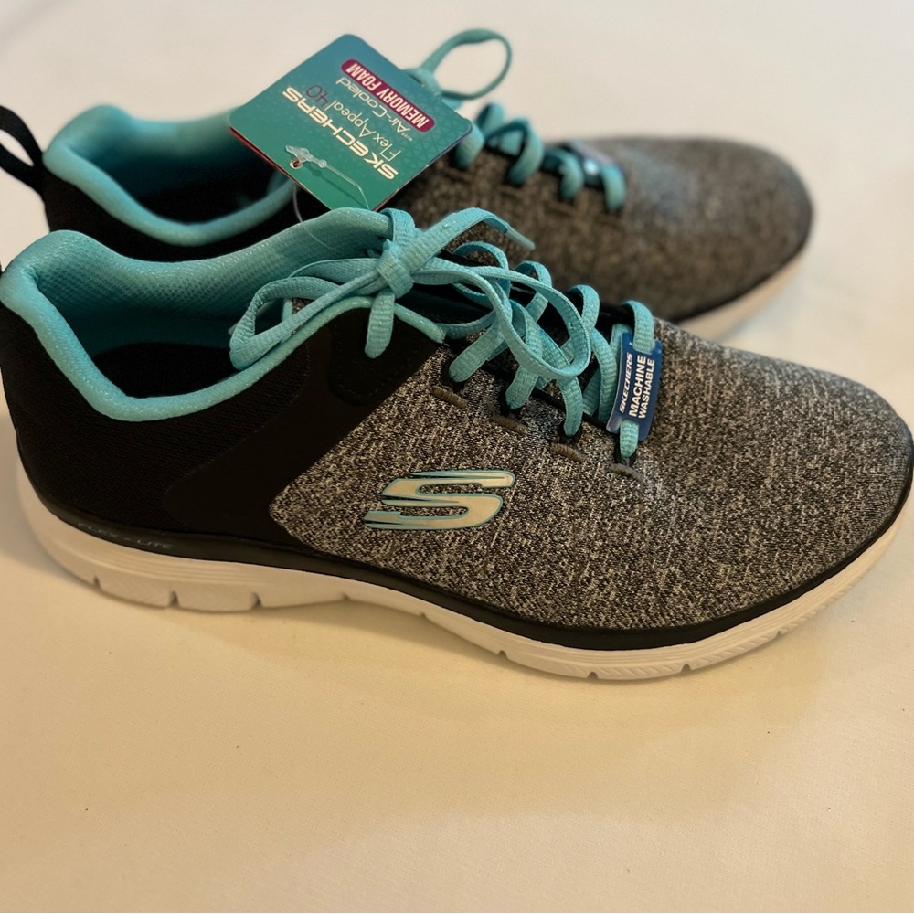 NWOB SKECHERS Flex Appeal 4.0 Black Light
NWT
Blue Sneakers w Memory Foam size 8 - Picture 3 of 12